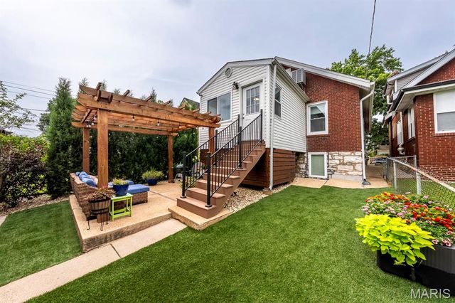 5622 Murdoch Avenue, St Louis, MO 63109
