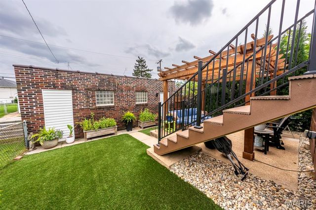 5622 Murdoch Avenue, St Louis, MO 63109