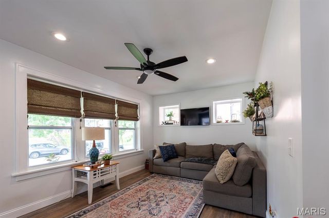 5622 Murdoch Avenue, St Louis, MO 63109
