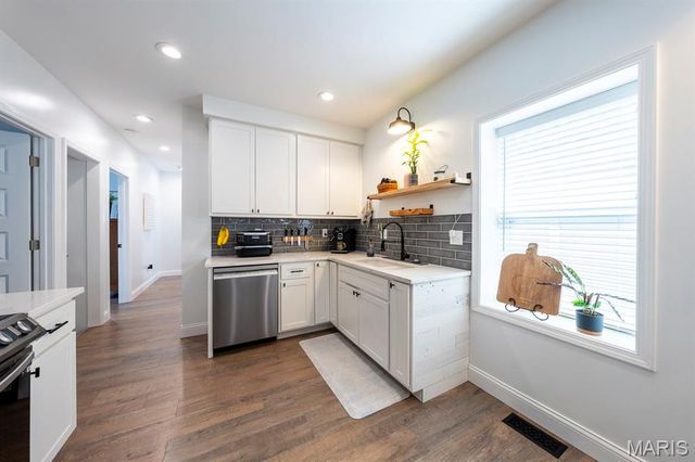 5622 Murdoch Avenue, St Louis, MO 63109