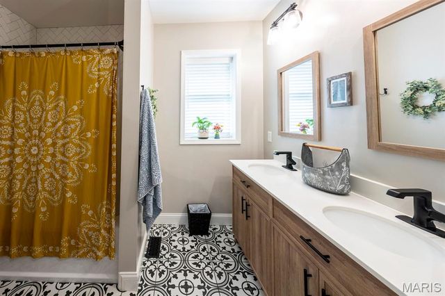 5622 Murdoch Avenue, St Louis, MO 63109