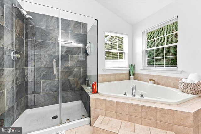 12 KELLY DR, Sicklerville, NJ 08081