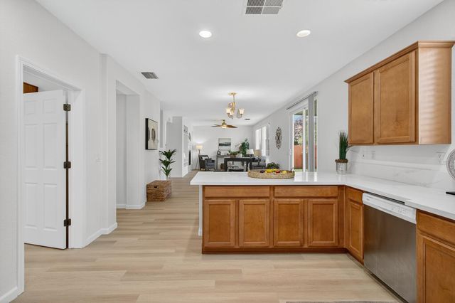 668 WHITFIELD Ln, Lincoln, CA 95648
