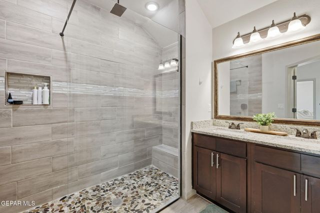 11040 Gem Valley Road, Socorro, TX 79927