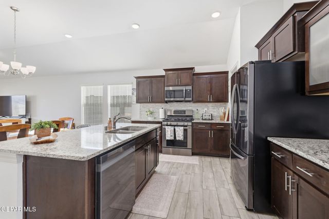 11040 Gem Valley Road, Socorro, TX 79927