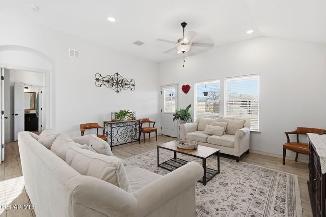 11040 Gem Valley Road, Socorro, TX 79927