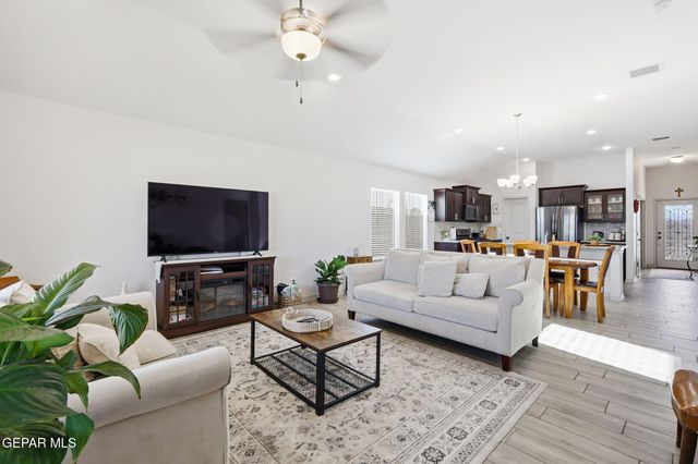 11040 Gem Valley Road, Socorro, TX 79927