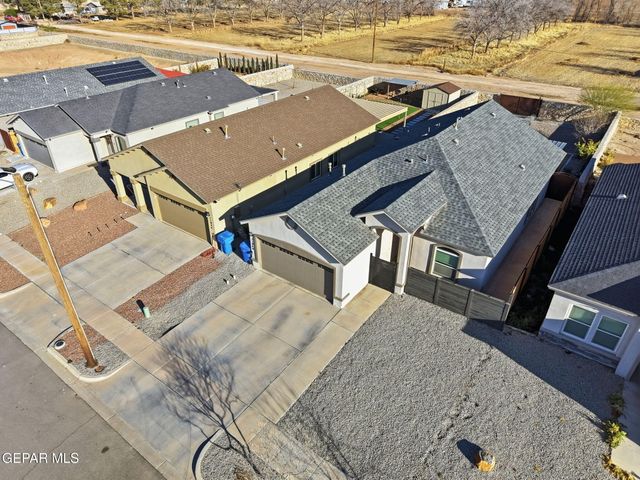 11040 Gem Valley Road, Socorro, TX 79927