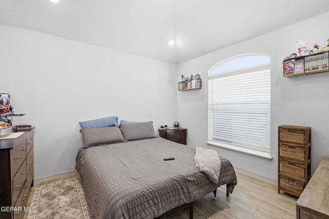 11040 Gem Valley Road, Socorro, TX 79927