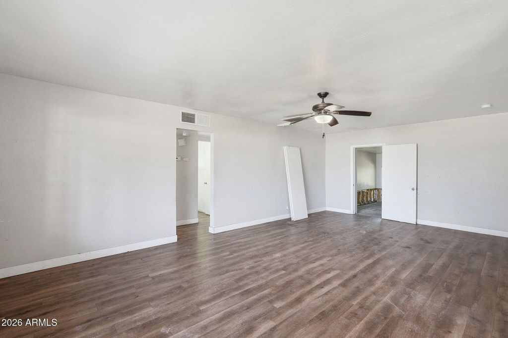 Image 12 of property listing at 2041 W GEORGIA Avenue, Phoenix, AZ 85015