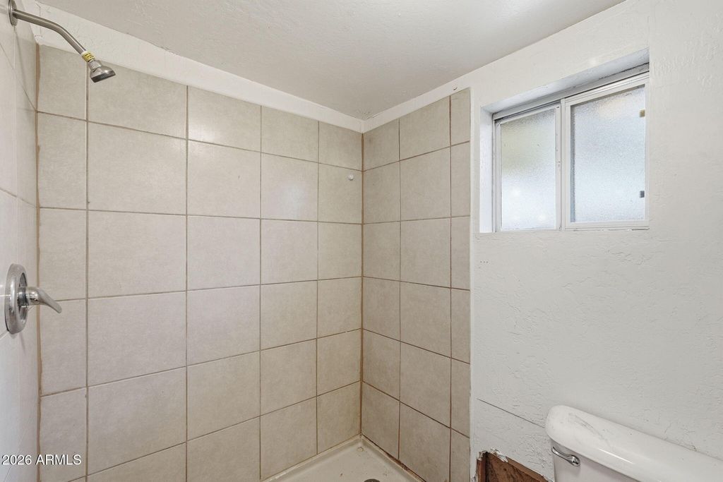 Image 21 of property listing at 2041 W GEORGIA Avenue, Phoenix, AZ 85015