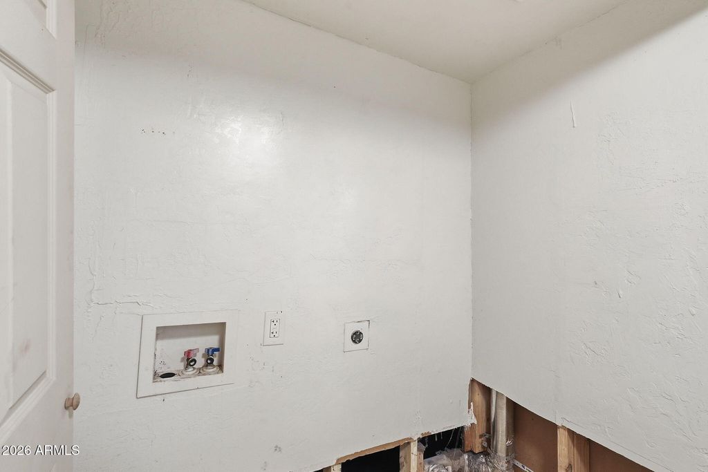 Image 23 of property listing at 2041 W GEORGIA Avenue, Phoenix, AZ 85015