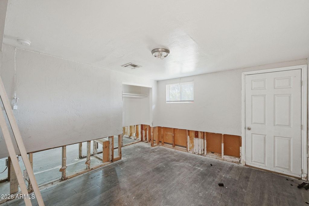 Image 24 of property listing at 2041 W GEORGIA Avenue, Phoenix, AZ 85015