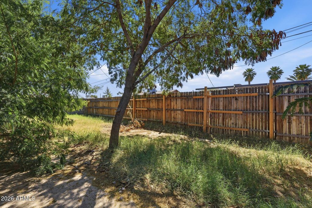 Image 27 of property listing at 2041 W GEORGIA Avenue, Phoenix, AZ 85015