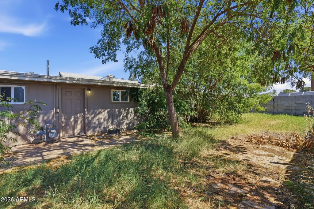 Image 28 of property listing at 2041 W GEORGIA Avenue, Phoenix, AZ 85015