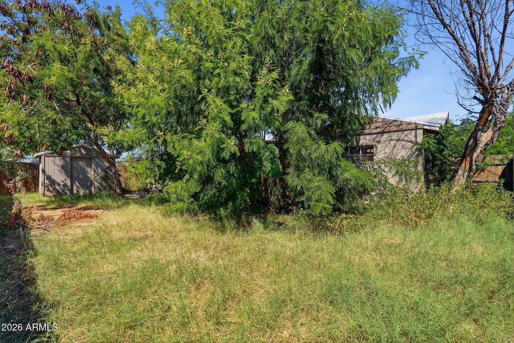 Image 29 of property listing at 2041 W GEORGIA Avenue, Phoenix, AZ 85015