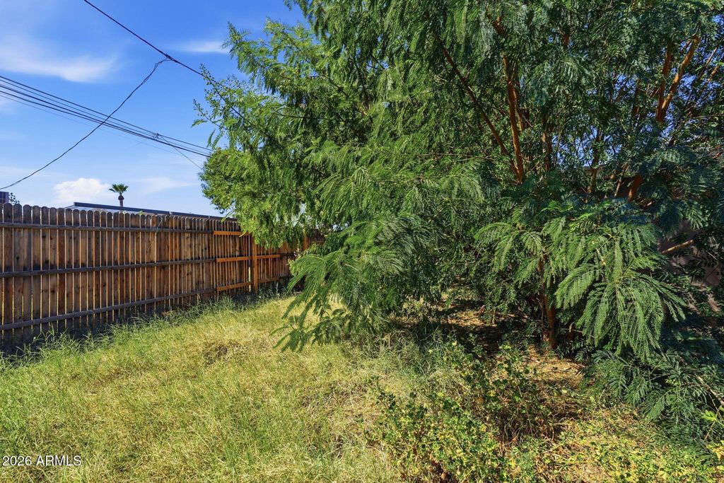 Image 30 of property listing at 2041 W GEORGIA Avenue, Phoenix, AZ 85015