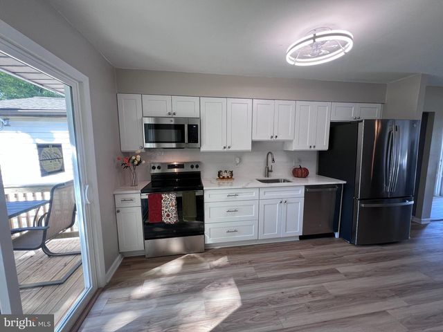 518 CARVER CT, Lawnside, NJ 08045