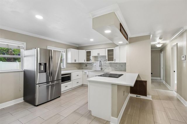 321 E 11TH AVENUE, Mount Dora, FL 32757