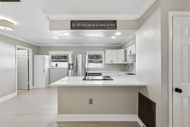 321 E 11TH AVENUE, Mount Dora, FL 32757