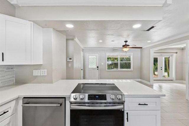 321 E 11TH AVENUE, Mount Dora, FL 32757