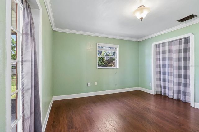 321 E 11TH AVENUE, Mount Dora, FL 32757