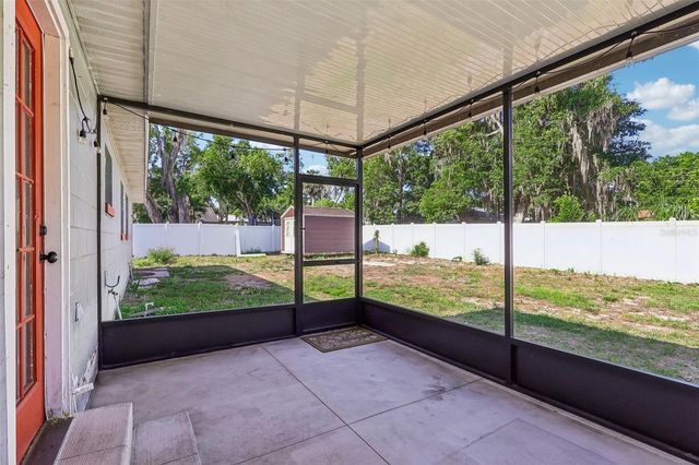 321 E 11TH AVENUE, Mount Dora, FL 32757