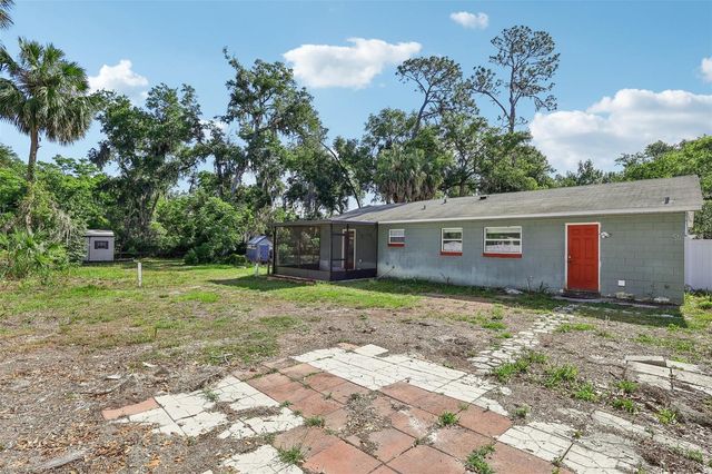 321 E 11TH AVENUE, Mount Dora, FL 32757