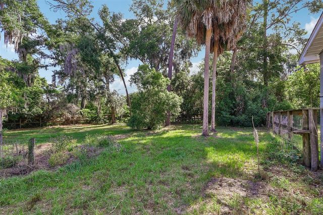 321 E 11TH AVENUE, Mount Dora, FL 32757