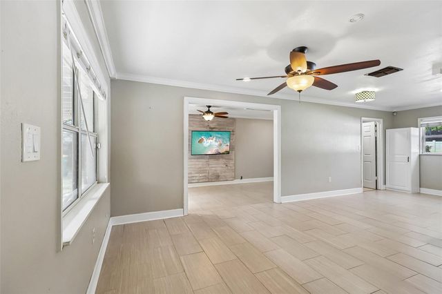 321 E 11TH AVENUE, Mount Dora, FL 32757