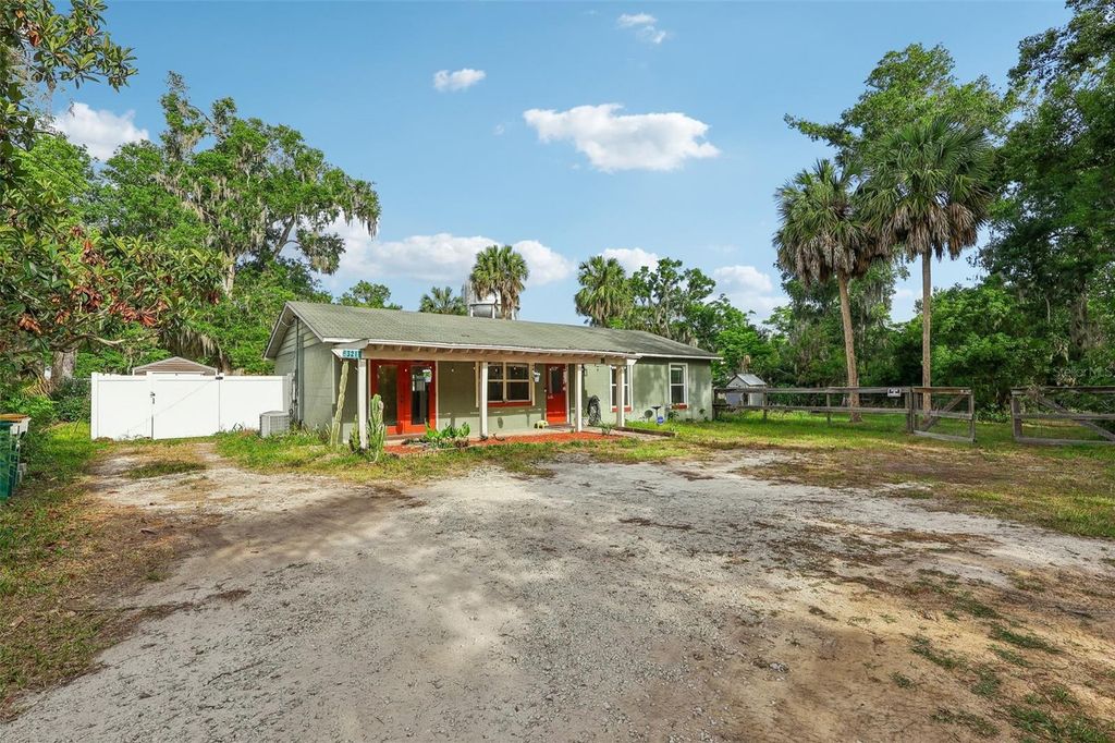 321 E 11TH AVENUE, Mount Dora, FL 32757