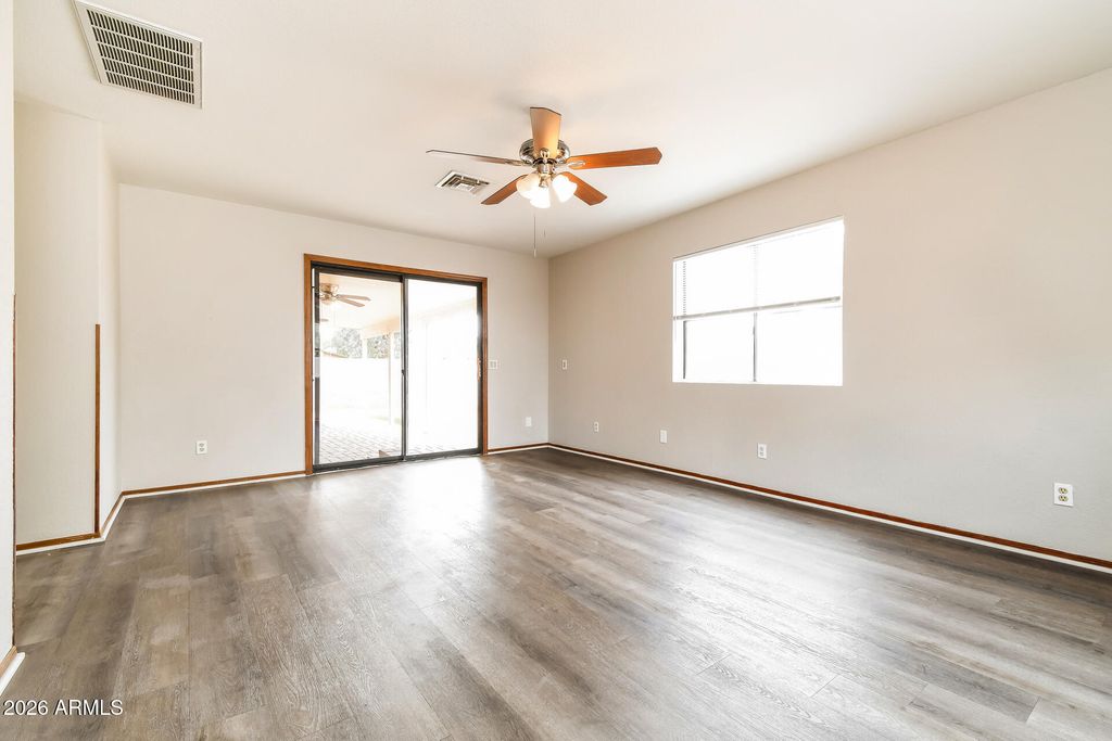 Image 10 of property listing at 20 W SAN REMO Street, Gilbert, AZ 85233