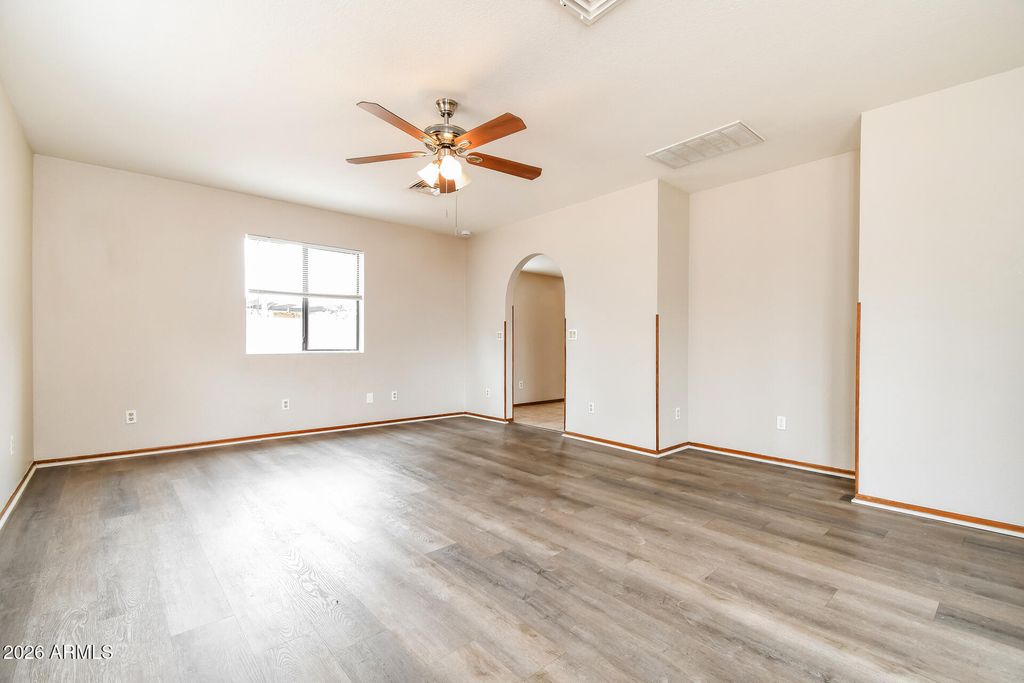Image 11 of property listing at 20 W SAN REMO Street, Gilbert, AZ 85233
