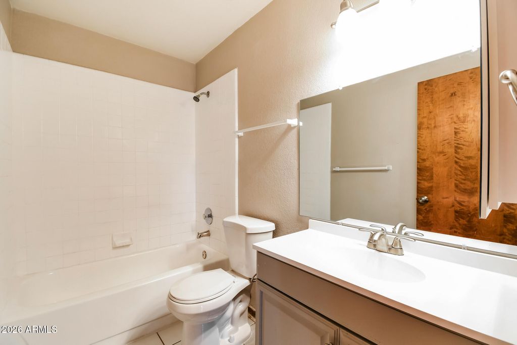 Image 14 of property listing at 20 W SAN REMO Street, Gilbert, AZ 85233