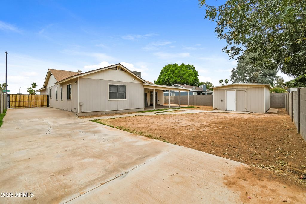 Image 19 of property listing at 20 W SAN REMO Street, Gilbert, AZ 85233