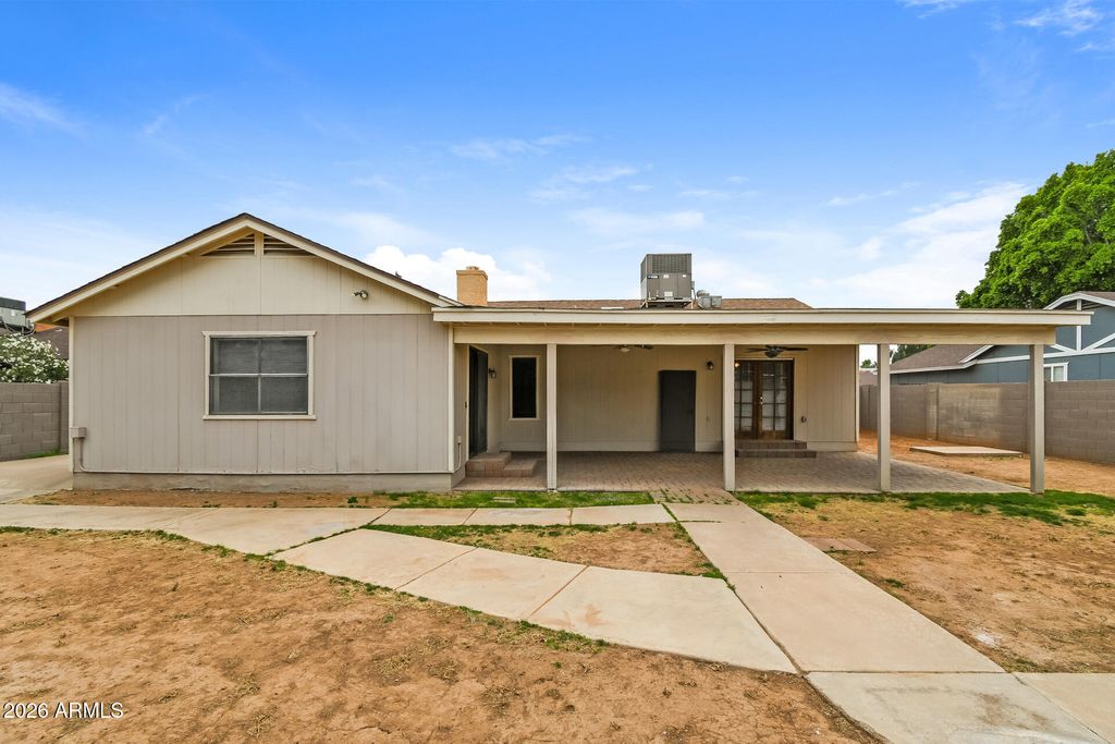 Image 20 of property listing at 20 W SAN REMO Street, Gilbert, AZ 85233