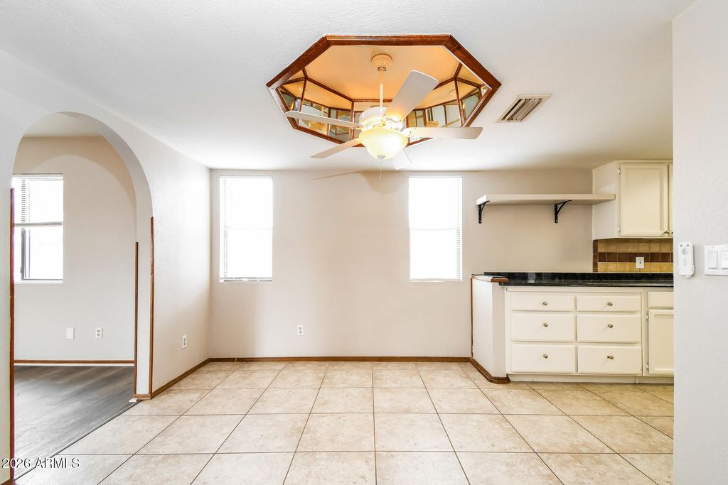 Image 5 of property listing at 20 W SAN REMO Street, Gilbert, AZ 85233