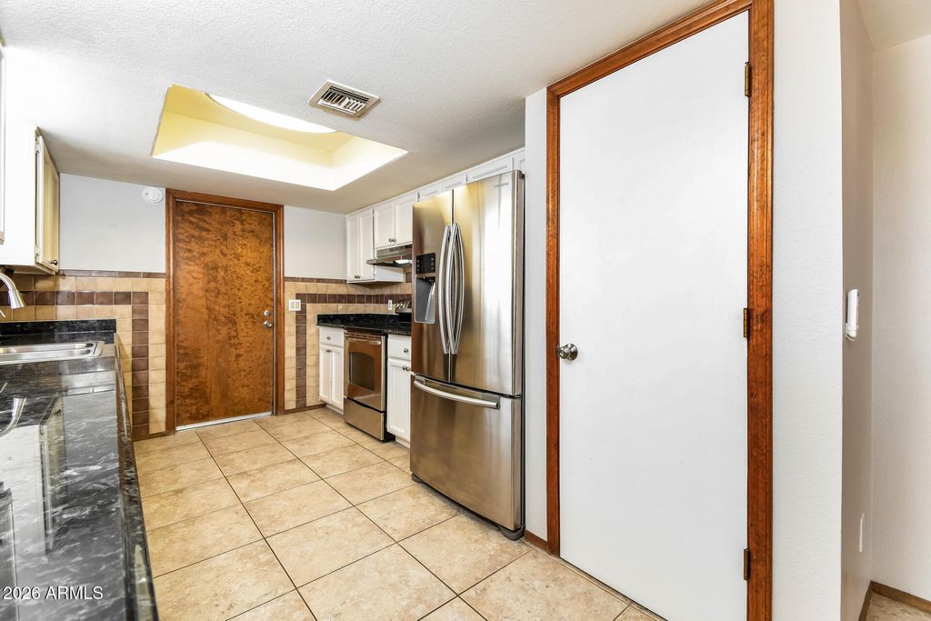 Image 7 of property listing at 20 W SAN REMO Street, Gilbert, AZ 85233