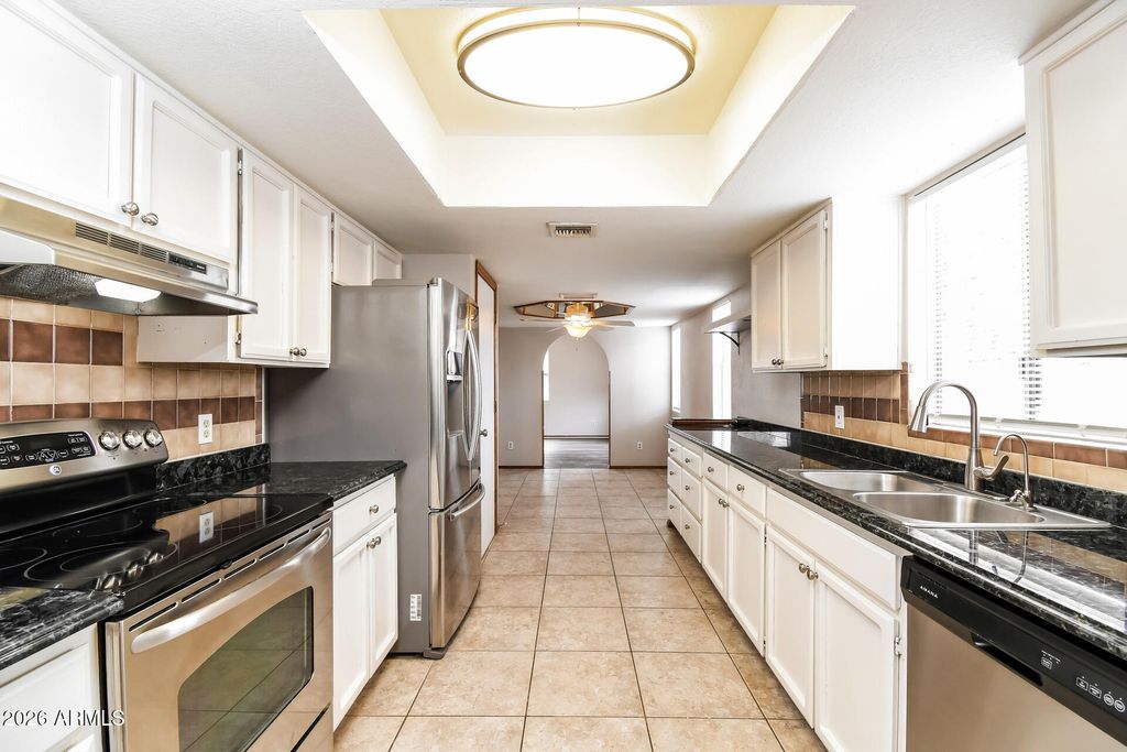 Image 8 of property listing at 20 W SAN REMO Street, Gilbert, AZ 85233