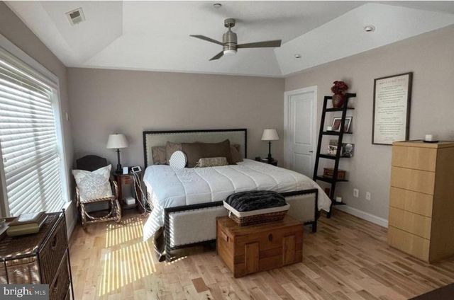 202 COBBLESTONE DR, Ardmore, PA 19003