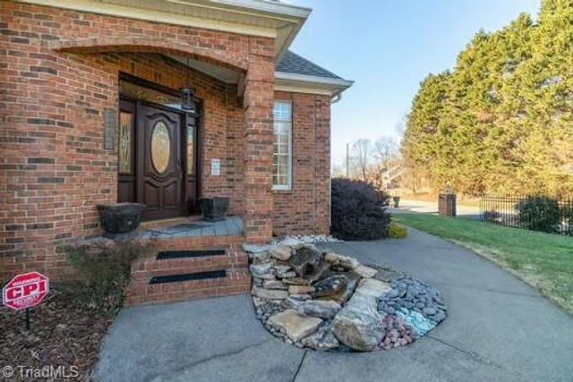 2297 Ashford Drive, Winston-salem, NC 27103