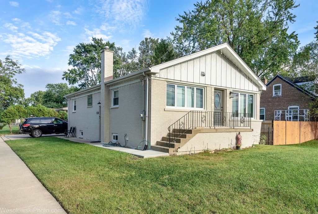 8433 Central Avenue, Burbank, IL 60459 — exterior