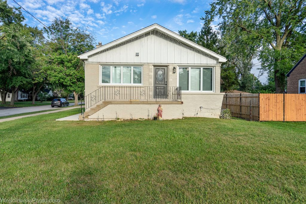 8433 Central Avenue, Burbank, IL 60459 — photo 2