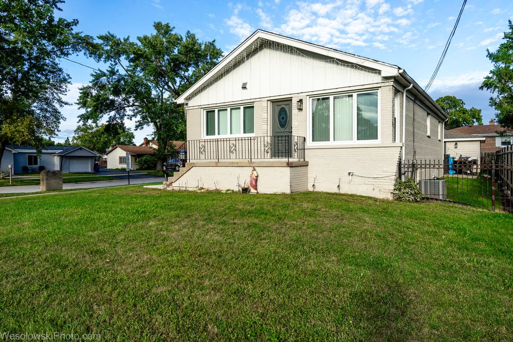 8433 Central Avenue, Burbank, IL 60459 — photo 3