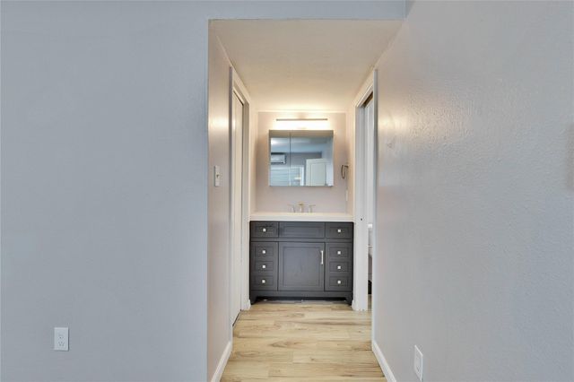 2705 Northeast DR A, Austin, TX 78723