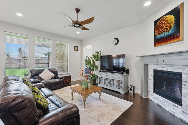 641 Rawlins Lane, Fort Worth, TX 76131