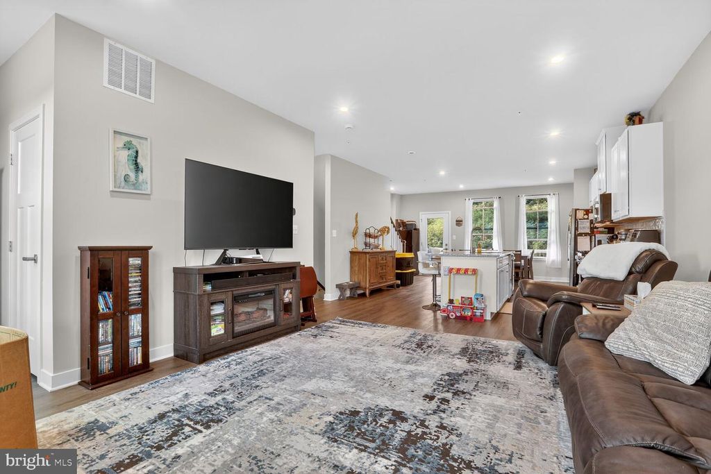 232 REFINING DR, Baltimore, MD 21225