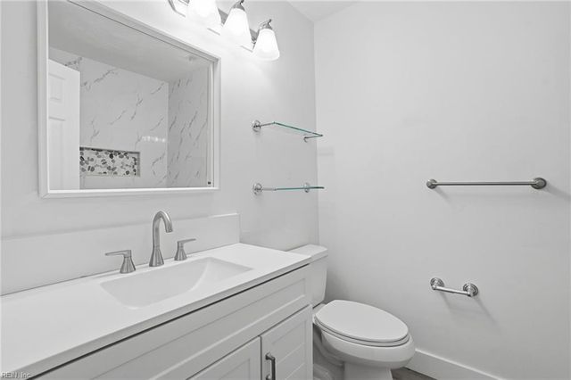 2021 Candlelight DR, Chesapeake, VA 23325