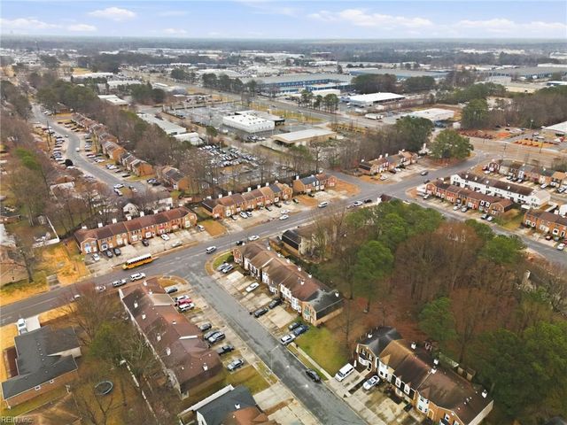 2021 Candlelight DR, Chesapeake, VA 23325