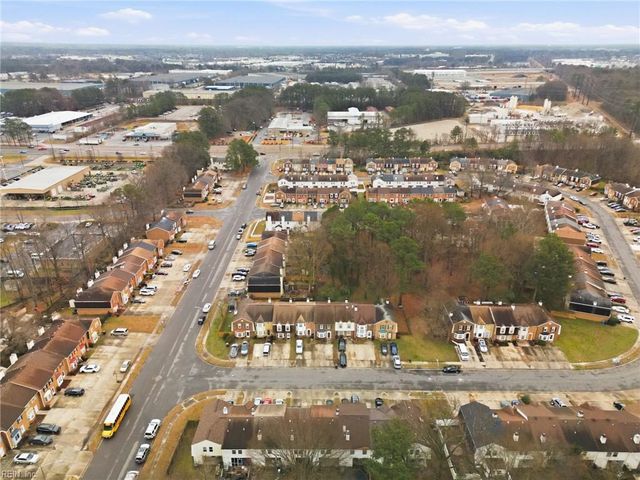 2021 Candlelight DR, Chesapeake, VA 23325